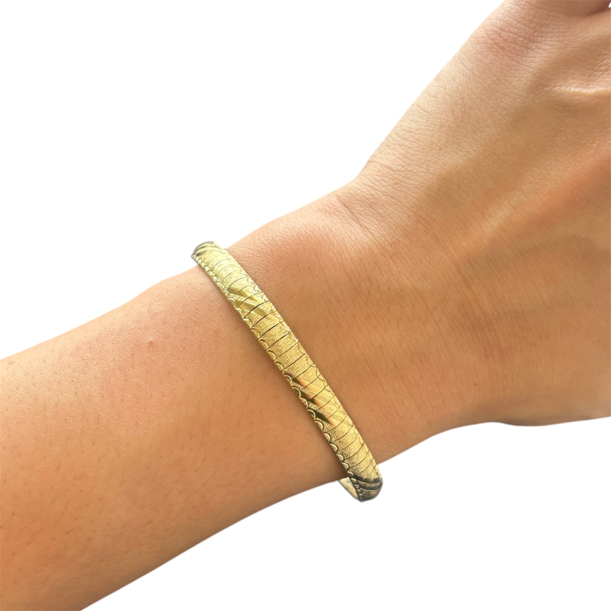 flexible diamond-cut gold bangle